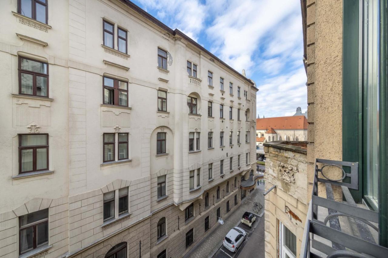 Anastasia 2 bedrooms apartment on Váci utca Boedapest Buitenkant foto